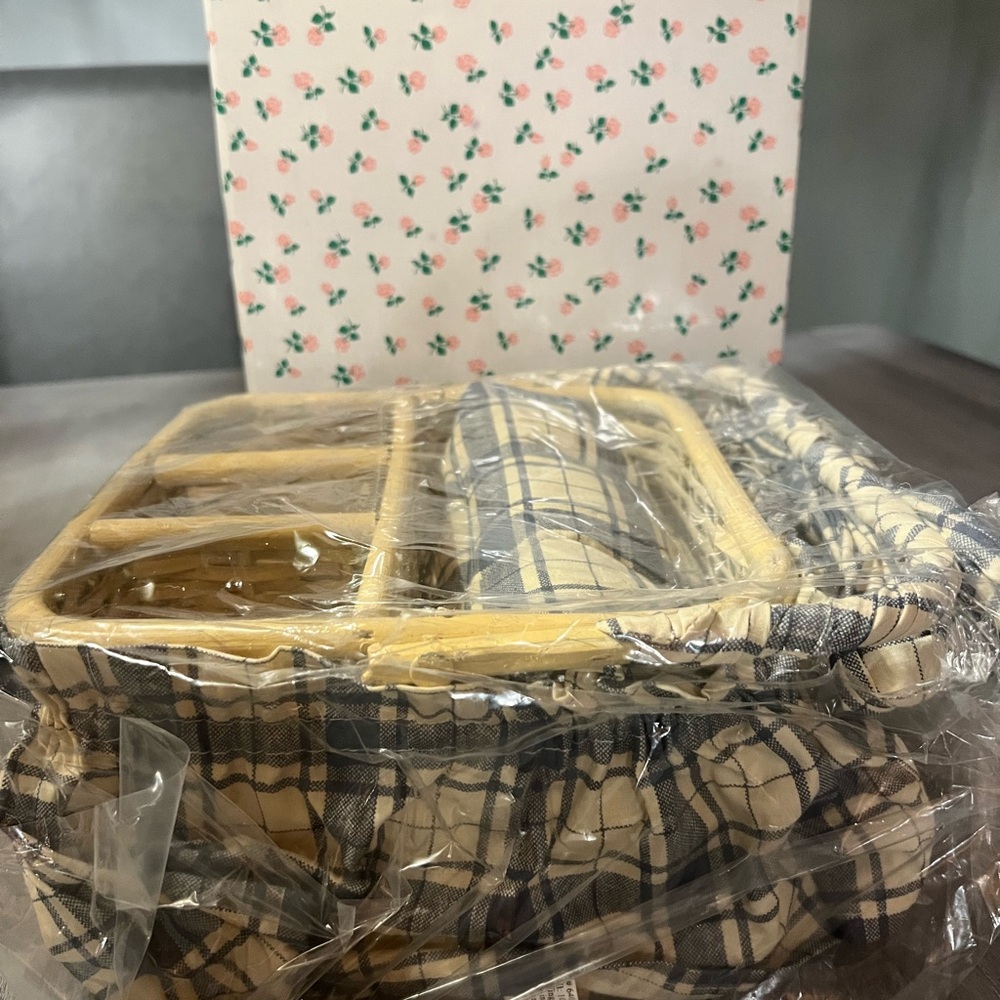 Plaid Wicker Caddy Set Basket with Handle & 2 matching Pot Holders